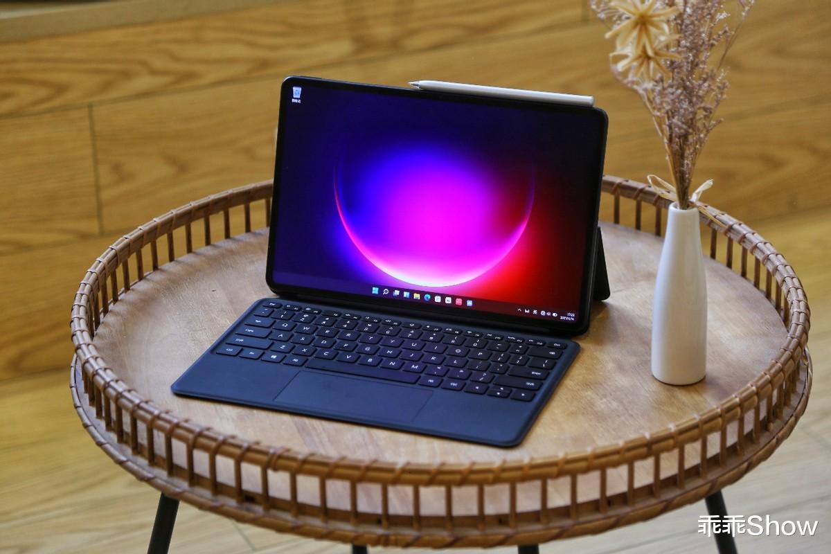 编程|搭载OLED屏 形态百变 华为MateBook E图赏