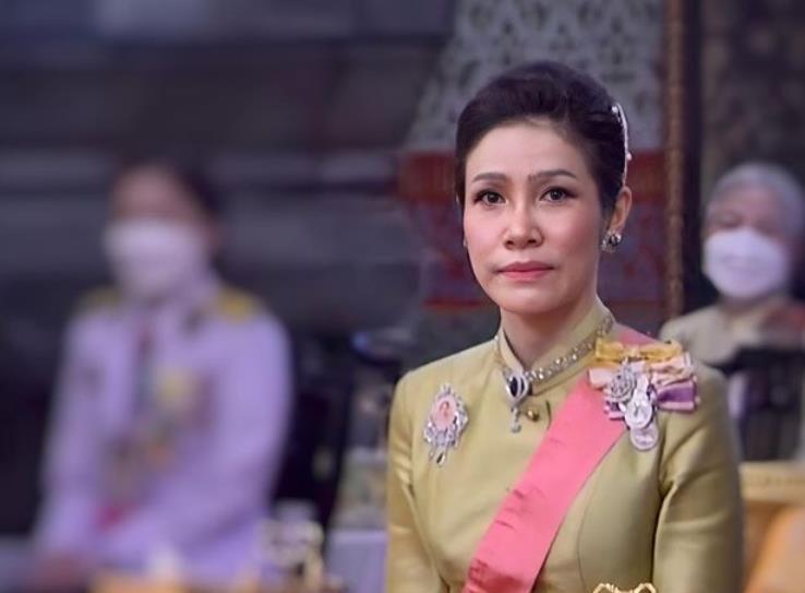 鹿晗|诗妮娜被官方认可，以儿媳身份祭拜老泰王，称呼改为“泰王配偶”