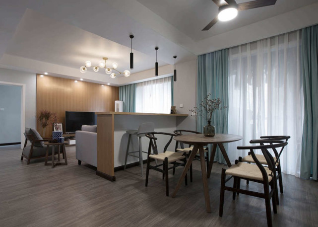 115平三居室现代简约的时尚框架下,加入中式元素