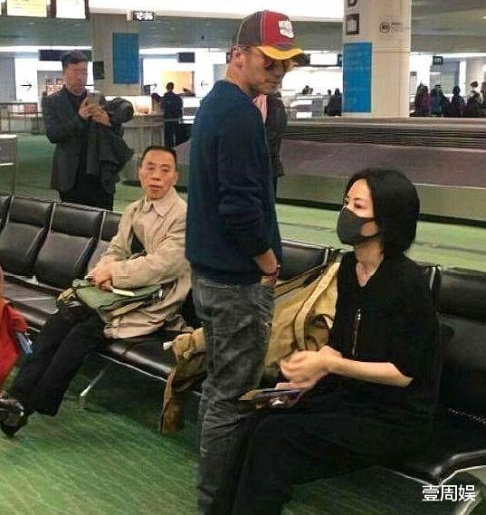 谢霆锋|谢霆锋审美下滑？穿羽绒服走红毯被嘲，网友：审美真是一言难尽！