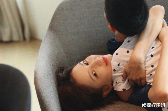 佟丽娅|佟丽娅穿白裙现身活动，又瘦又美气质出众，真娱乐圈颜值天花板