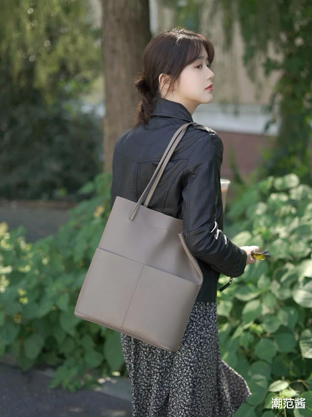 潮范酱 秋季OOTD个性塑造，迎寒而上叠穿层次不能少，保持少女青春气息