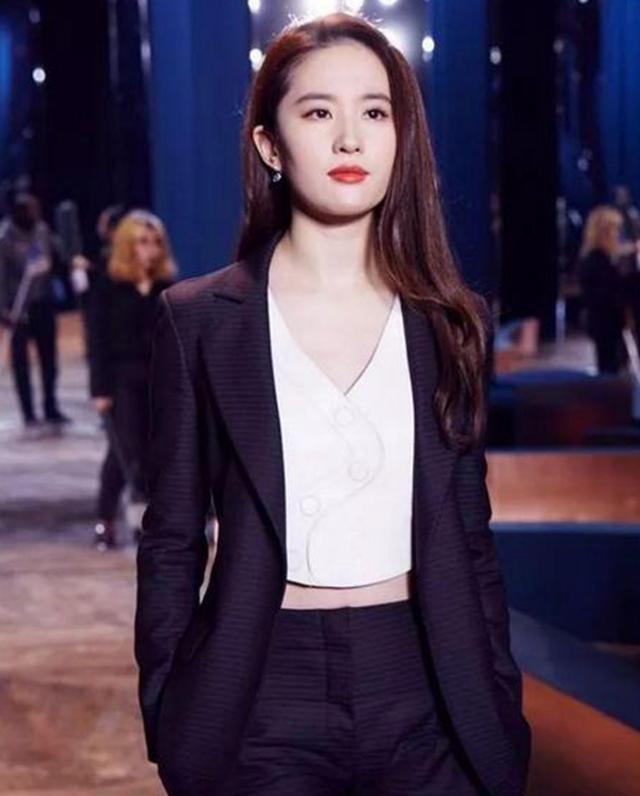 张柏芝|宁静：这是我18岁，张柏芝：这是我18岁，杨钰莹：麻烦让让