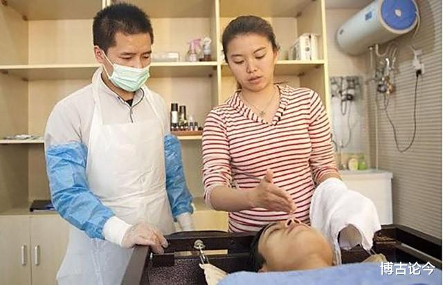 |90后入殓师：入学两月被“预定”，过年亲戚不让进家门