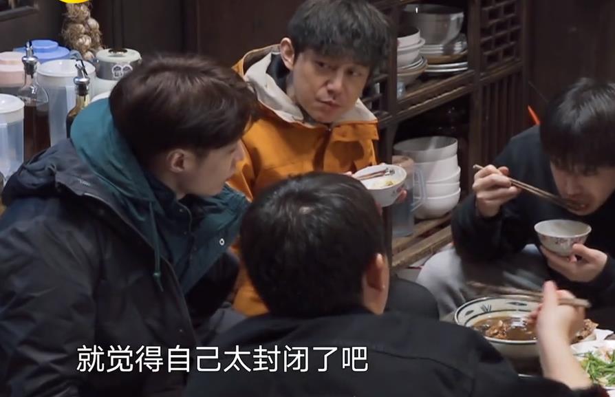 张艺兴|《向往的生活5》：张艺兴太封闭？天真了，黄磊家庭地位差点不保