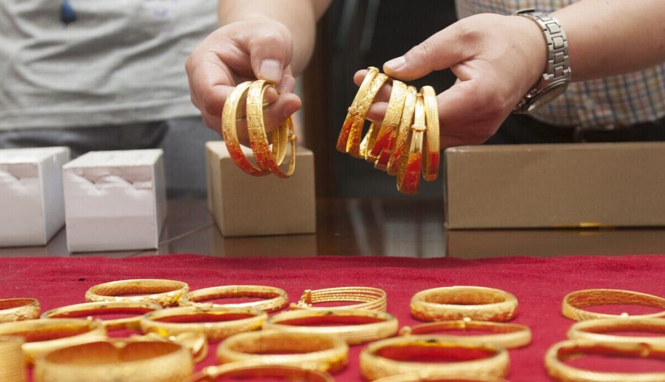 黄金|100万买的金条涨到150万，银行不愿收，金店只出90万，这是为何？