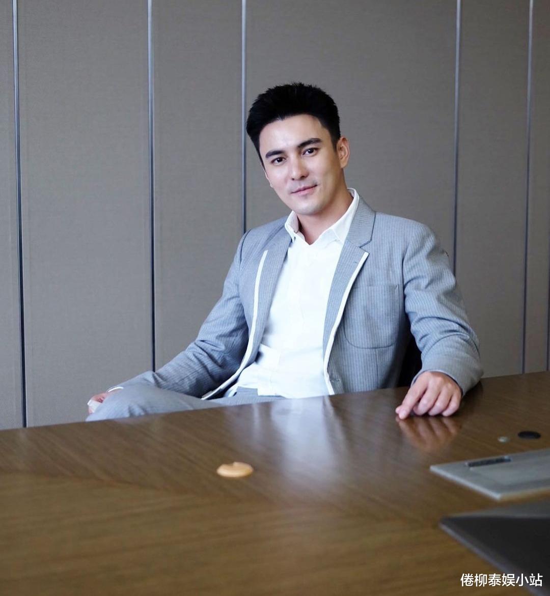 街拍|泰星Thanwa、Green合体受访：她是我最爱的人，什么时候结婚由女方决定