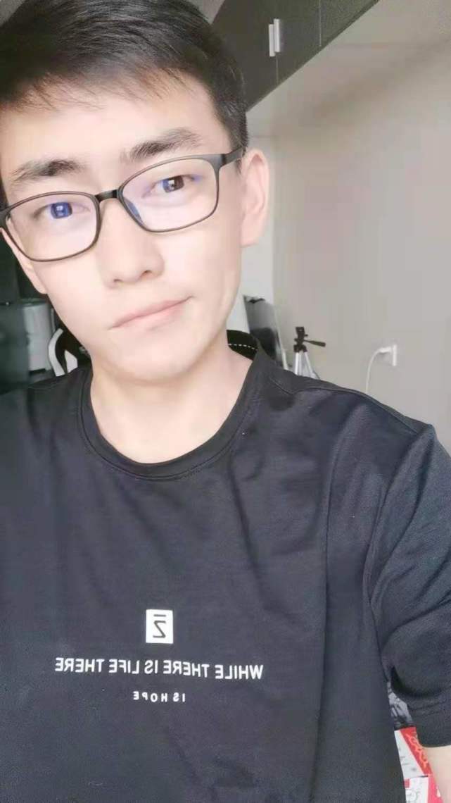 奥特曼|和平精英:奥特曼联动皮肤曝光,休思直言设计还不错