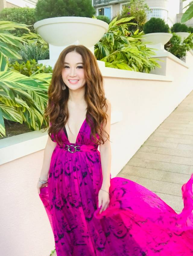 卷发|温碧霞总算换了发型，虽然没逃过中年发福，温柔卷发却能减龄不少