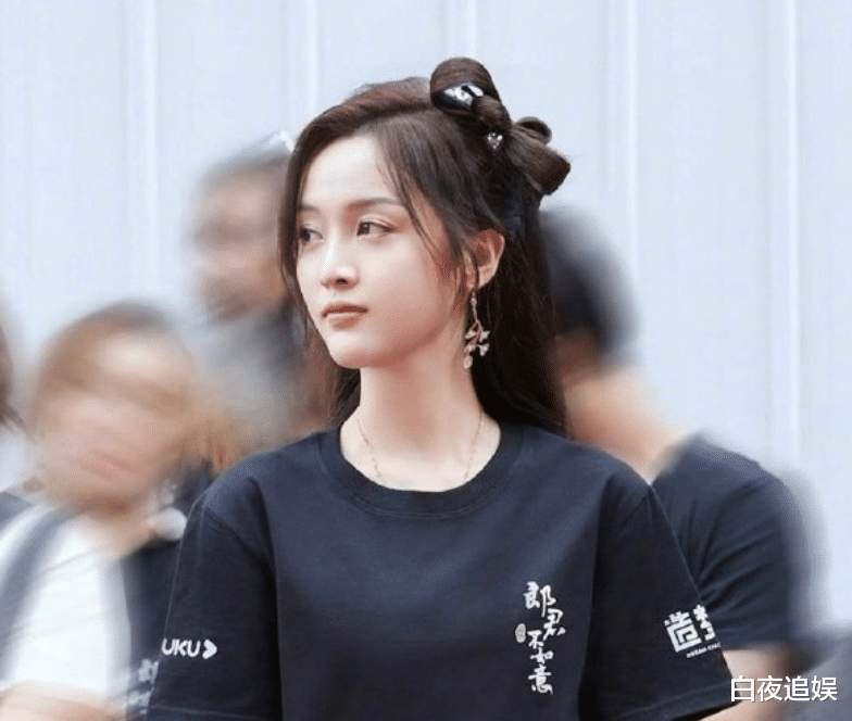 发型|当代古装剧太敷衍！吴宣仪新剧官宣开机，发型却是现代感十足