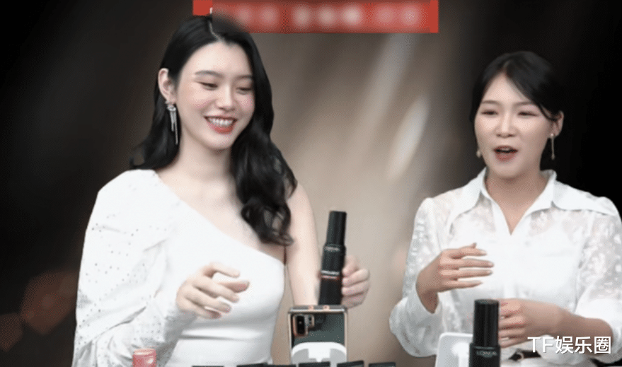 奚梦瑶|奚梦瑶官宣二胎后首现身，穿黑色吊带裙小腹隆起，暗示还会要三胎