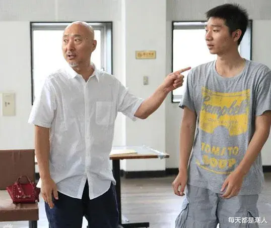 每天都是潮人|2010年陈佩斯为了儿子陈大愚前途，在高级会所设宴，邀请了圈内众多好友