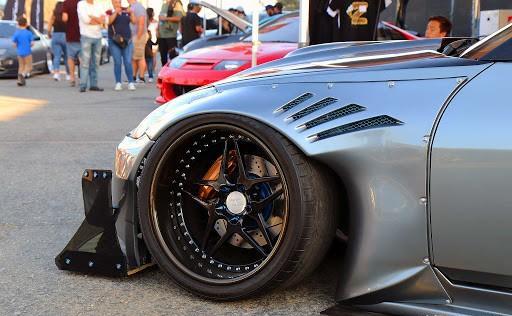 小允儿的妈妈|大轮毂与小轮毂有什么优缺点，买车时因该怎么选？