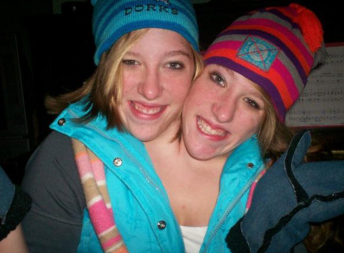 科学家 美国双头蛇同时吞下2只老鼠，它们共用一个身体，究竟谁说了算？