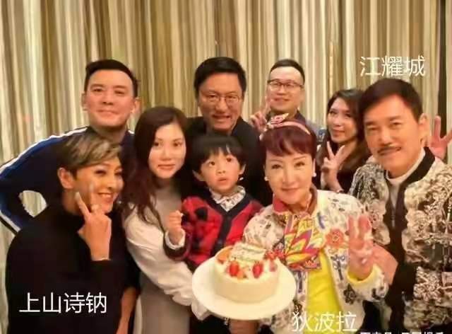 全球时尚风行|84岁谢贤真大气！穿搭时尚出席前妻现任老公生日会，轻松成为焦点