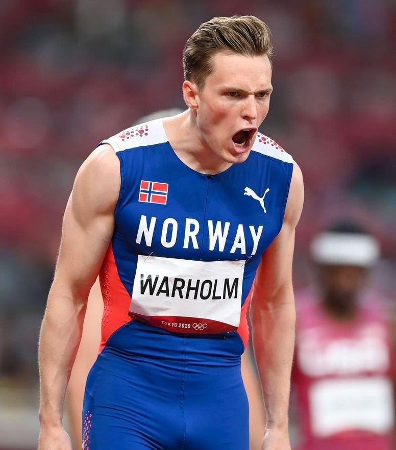 长脖子爸比说|赛季5次比赛全胜，45秒94狂破世界纪录，他是博尔特之后田径第1人