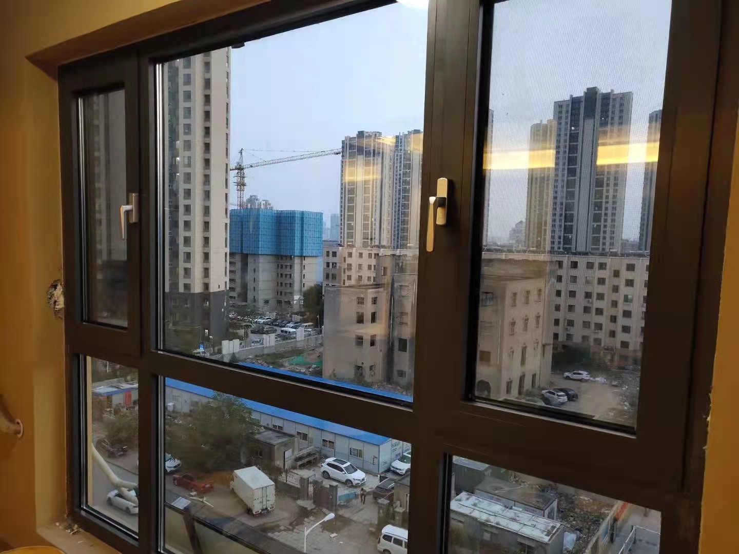 新封的窗户怎么处理能确保长久不漏水?