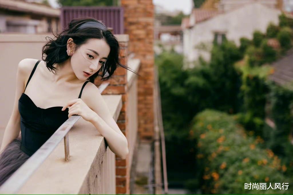 迪丽热巴|热巴杨洋高颜值cp彻底赢了郑爽!穿性感礼服变公主,腰比发箍还细