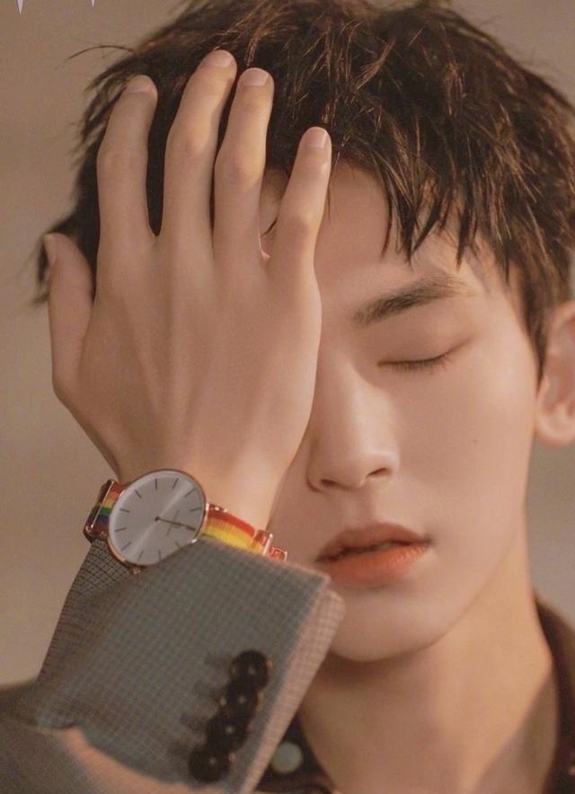 张哲瀚|张哲瀚开工照上热搜，曾因不想被叫老婆故意素颜大裤衩出街？