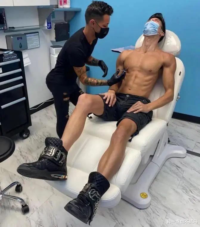 孙艺珍|10年花了「一千万整容」，他成为了「芭比真人男友」！