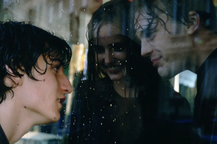 革命|谈到巴黎，本片“浪漫的”少儿不宜