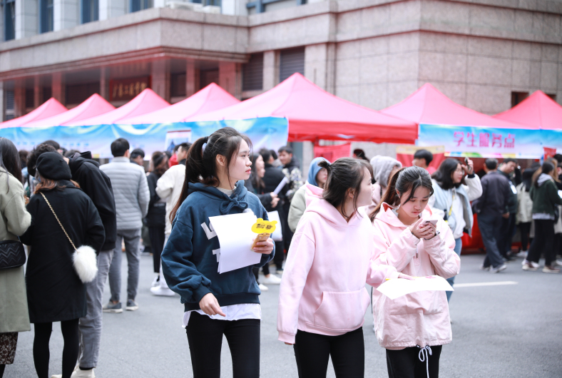 职业教育|校园招聘中的“潜规则”，毕业生要避免“踩坑”，早点了解不吃亏