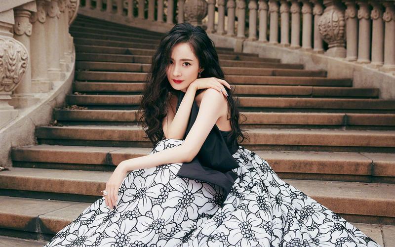 杨幂|35岁的杨幂演少女引起争议？网友：中年人远离古偶，不要糟蹋观众