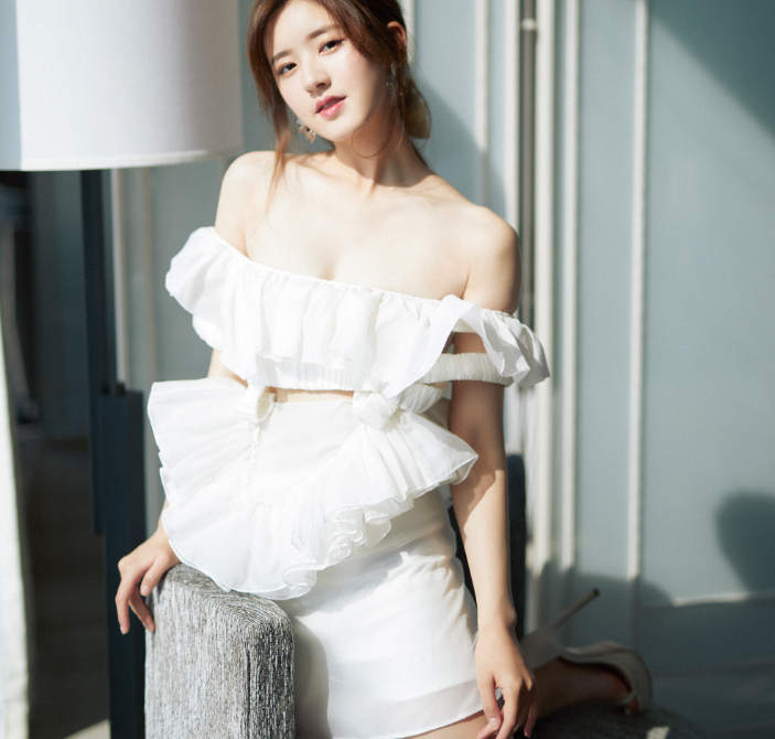 为你好而已|赵露思被她的“小圆脸”拖累了,穿裙子的她又美又纯欲,很清新