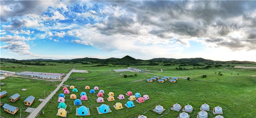 琳妹儿说|夏天避暑目的地首选，内蒙这个草原牧场很凉爽，和梅花鹿羊驼嬉戏