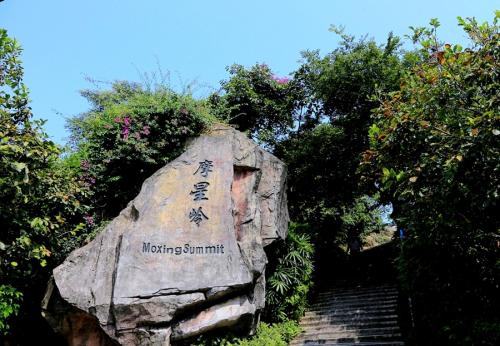 菜菜叶|摩星岭灵异事件是怎么回事？?摩星岭可以开车上去吗？