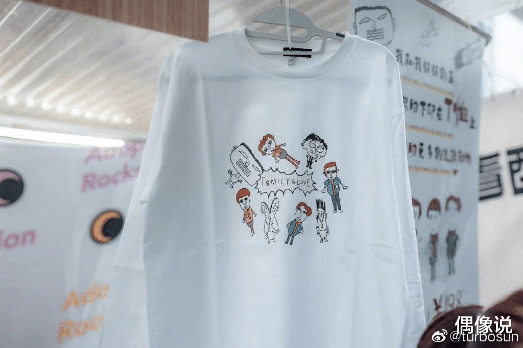 孙俪|孙俪带儿女街边摆摊，打扮低调，4小时卖了14741元，单价引热议