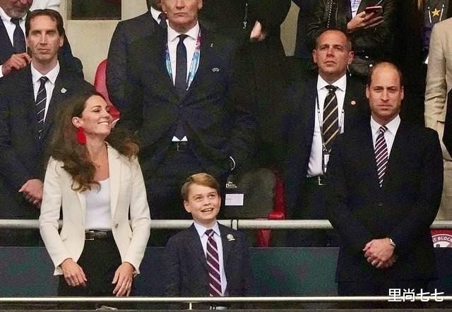 里尚七七|凯特一家营业，乔治二次亮相欧洲杯终于不拘谨，变表情包牙缝抢镜