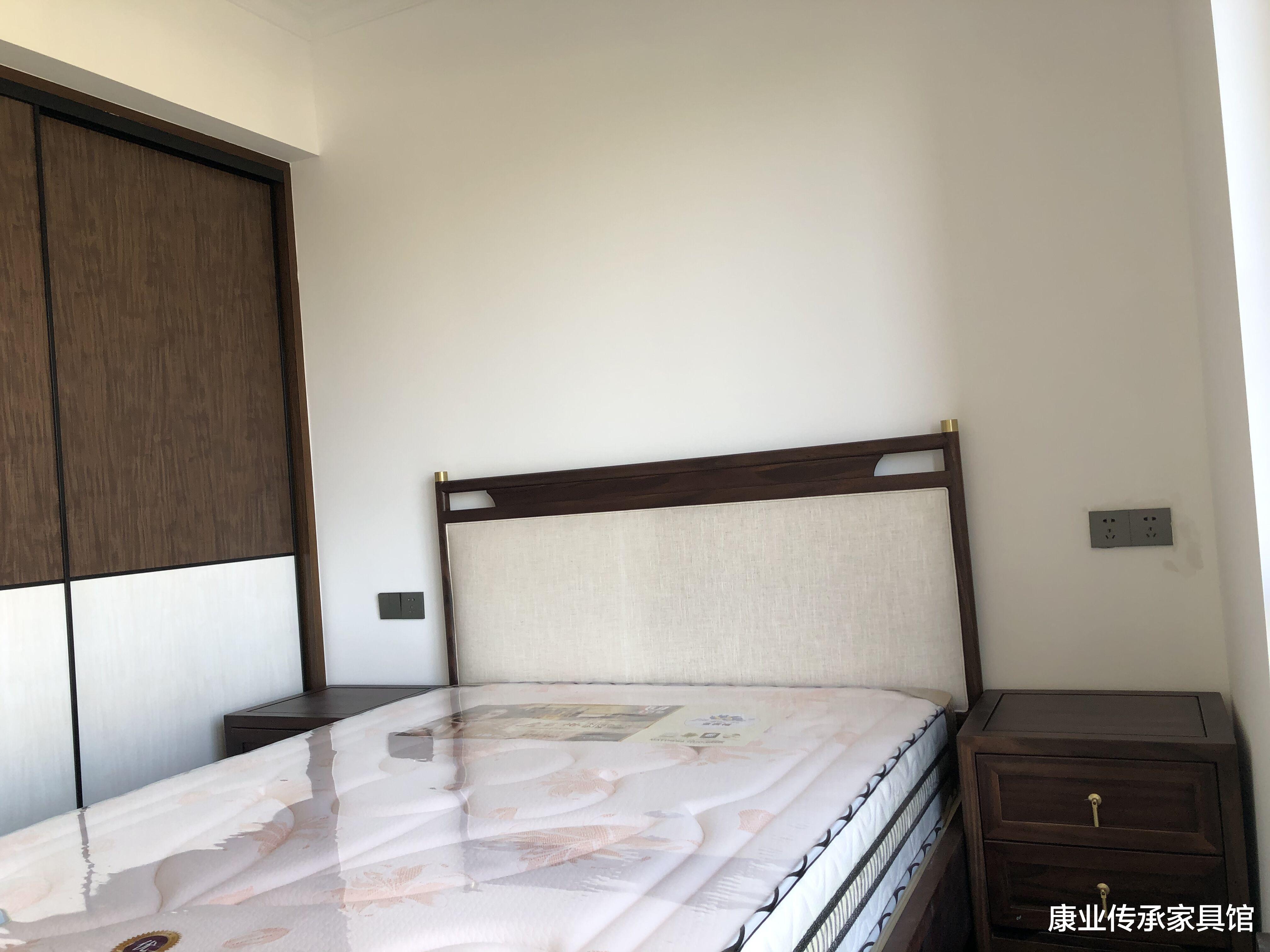 简雅从容，怡然自若，新中式实木家具展现传统美学的神韵