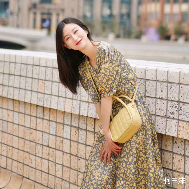 何三沫|怎么打扮才能变成温柔女孩？合理搭配半身裙，轻松呈现温柔气质