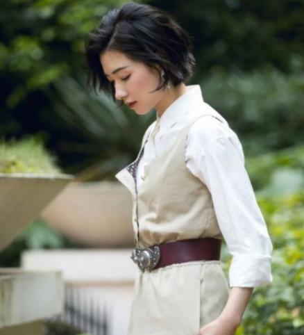 万茜|万茜晒升级版“亚洲蹲”，难度高，柔韧强，网友：真的做不到啊