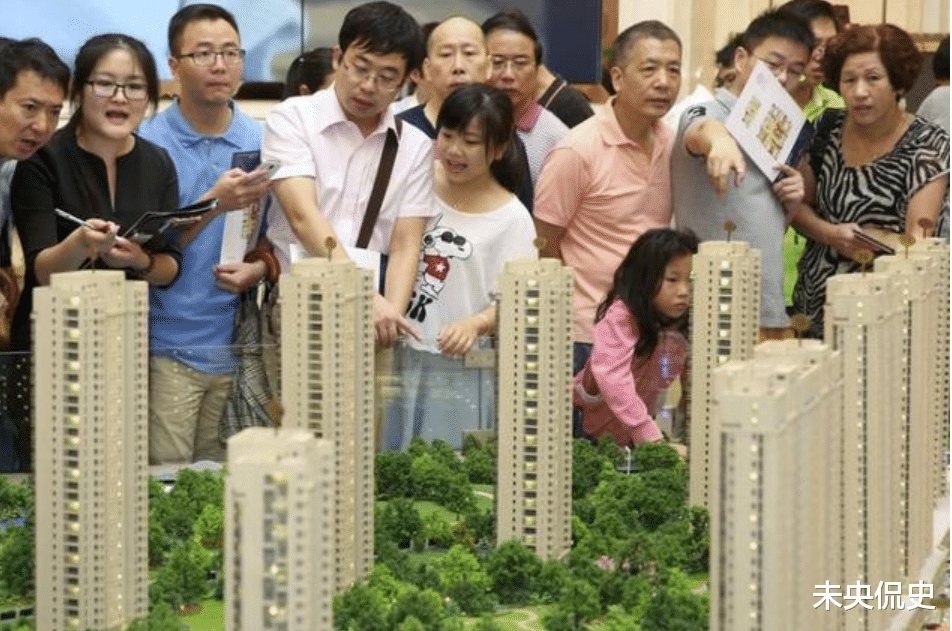 碧桂园|30万人口的小县城，有2个碧桂园、3个恒大，这些房子谁来买？