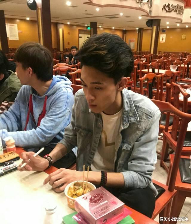 德云社|德云社演员回应，为啥签名要铺满整张纸：人心险恶，不得不防