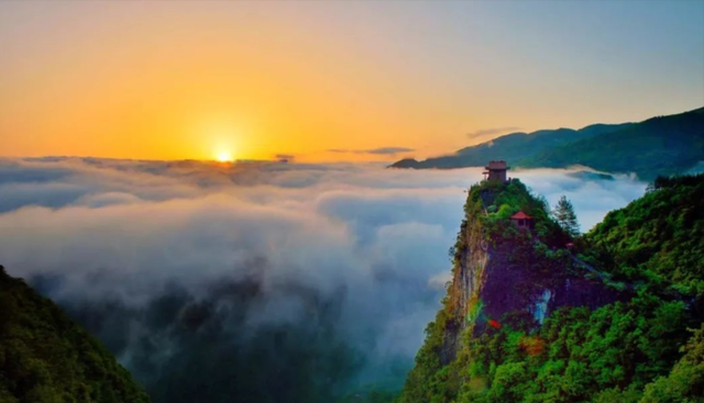 育儿心课堂|地处两大火炉之间的湖北县城，却是“避暑胜地”紧邻“华中林海”