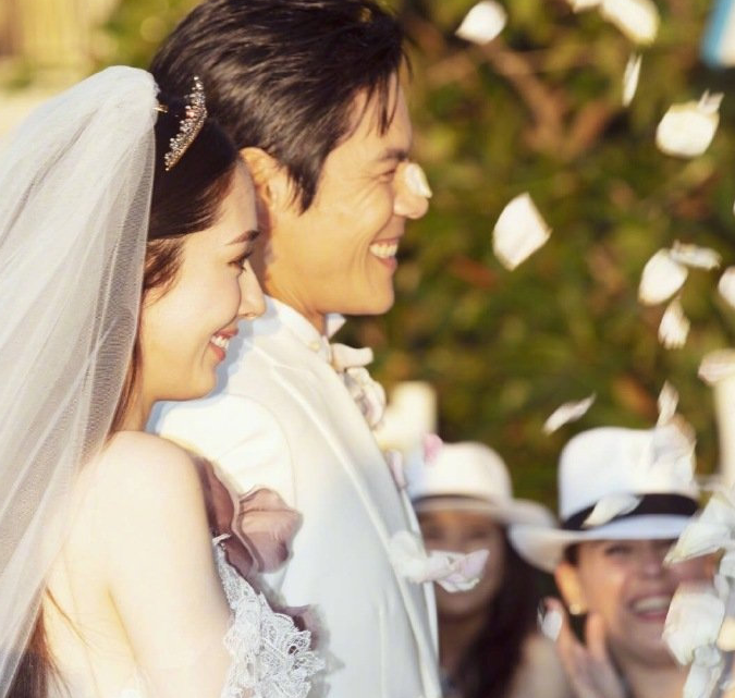 白敬亭|郭碧婷被向太太安排卧床？染发一事称老公很喜欢，自己就是很叛逆