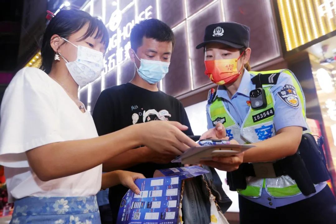 厦门|新警乔翩翩：以前国庆堵路上，现在国庆在疏堵