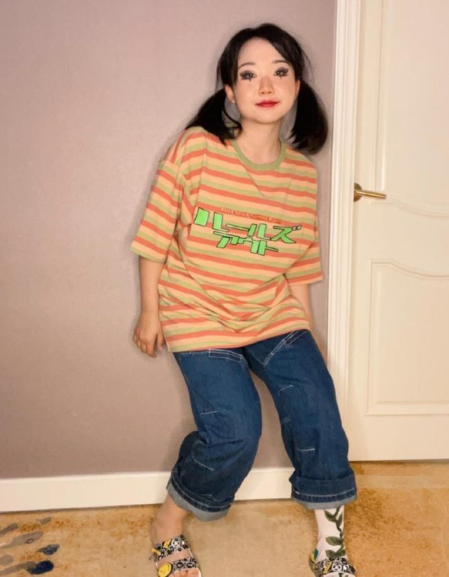 闲鱼有话说 辣目洋子太可爱，一条白色紧身裤穿出自信，称卡戴珊见了都要认亲