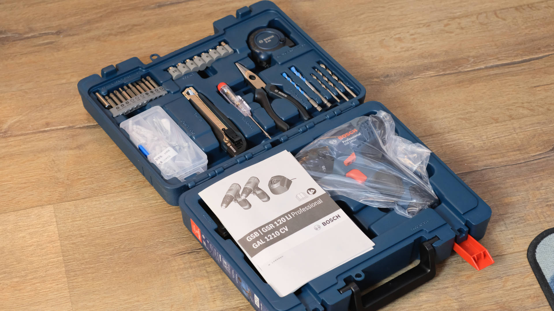 |家庭工具一套足矣，博世 GSB120 锂电钻套装