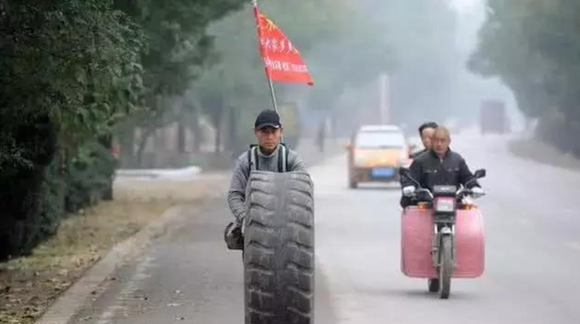 轮胎|川藏线上滚轮胎的人：有时仅需滚上半个月，就可以赚到一百万