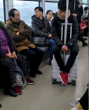 小谷阳|妹子！你白长两条大长腿，被人卖了你还得给人家数钱！哈哈哈
