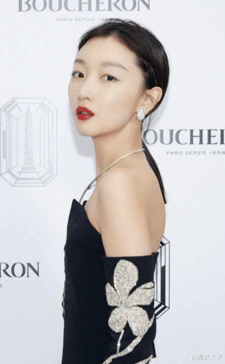 李小萌|从土妞变女神！5位走红后颜值逆袭的女星，红气真的养人！