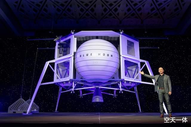 太空船 布兰森贝索斯纷纷乘坐自家飞船进入太空，马斯克：幼稚的玩具