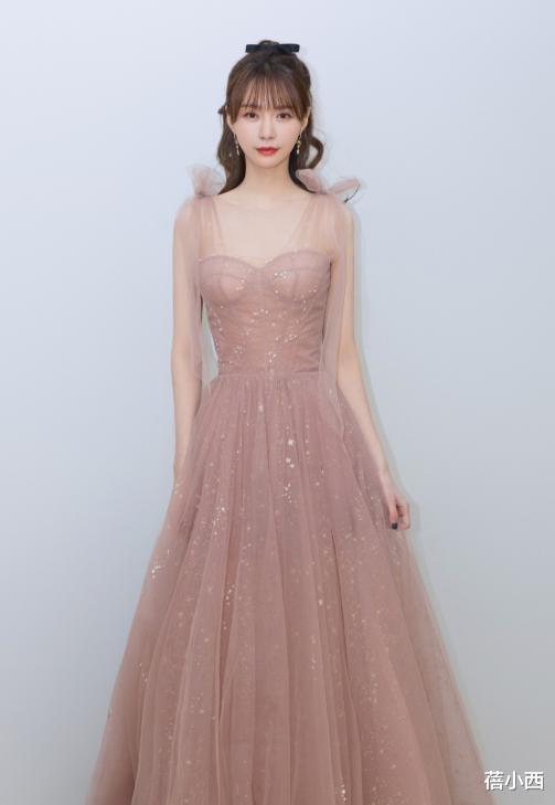 蓓小西|沈梦辰才是“时髦精”代表,穿宽松西装套装配棒球帽,照穿时髦爆