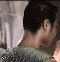 学姐说育儿|神回复:看到一位小姐姐在为难,我该伸出援手吗?神评亮了