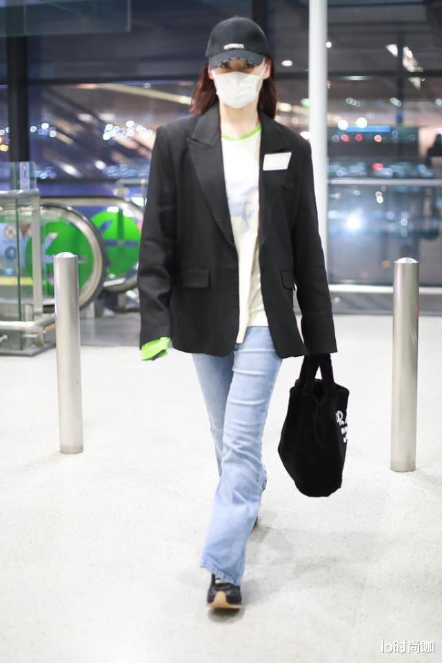 袁姗姗|离开滤镜的袁姗姗暴露真实状态,虽然笑起来有点怪,但气质加分