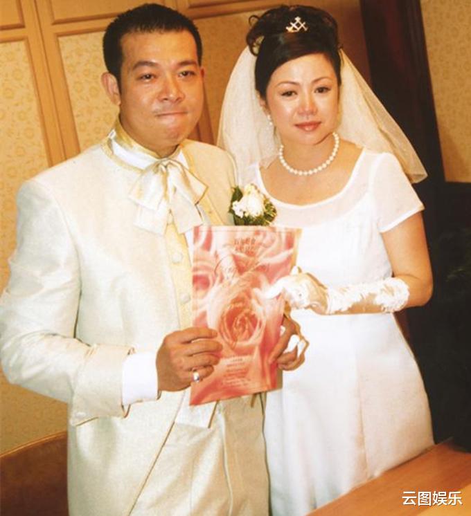 周笔畅|吴毅将夫妇为爱女庆生，嘟嘴夹吻女儿太温馨，18岁吴梓希气质出众